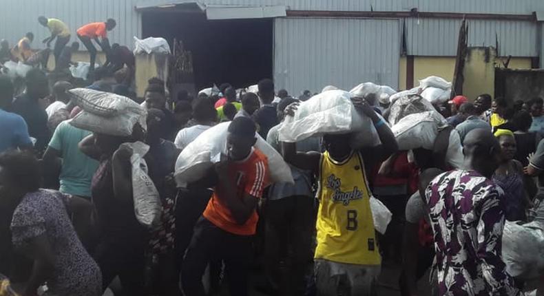 Students looting rice [Daily Trust]