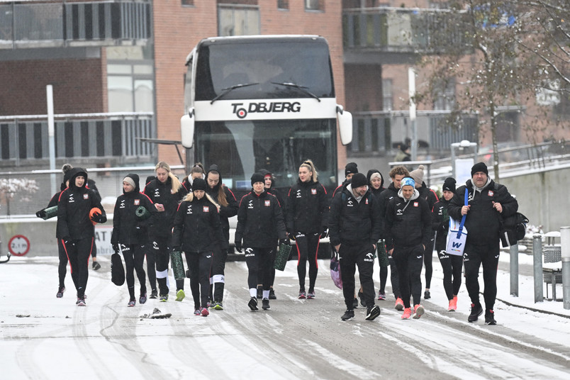 Reprezentacja Polski w drodze na trening przedmeczowy w duńskim Silkeborg
