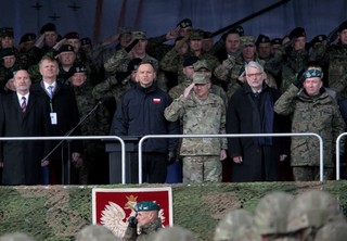 Prezydent na powitaniu wojsk NATO: Służycie na obcej, ale bratniej ziemi