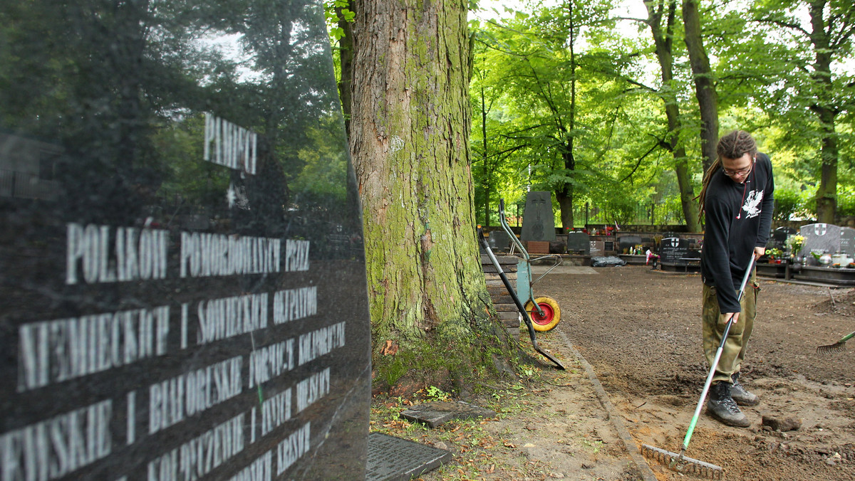 Szczątki 44 osób odnaleźli w ciągu dwóch tygodni prac na Cmentarzu Garnizonowym w Gdańsku pracownicy IPN. W przypadku 11 pochówków zdecydowano się na ekshumację i dokładniejsze badania: IPN przypuszcza, że mogą to być szczątki ofiar komunizmu.
