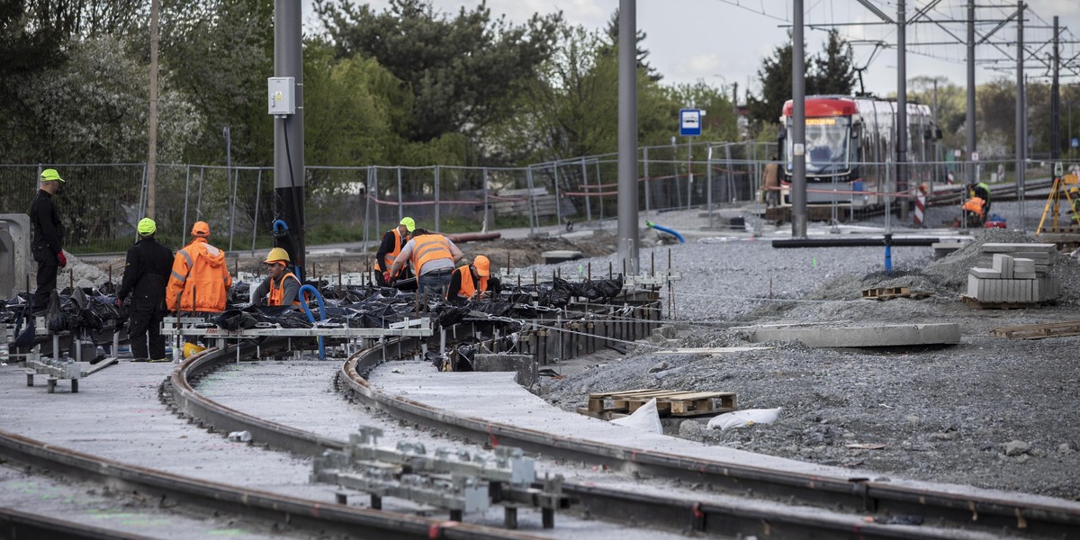 Przebudowa torów tramwajowych na Stogi trwa