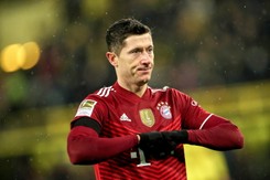 Bayern lepszy w klasyku Bundesligi, dwa gole Lewandowskiego [WIDEO]