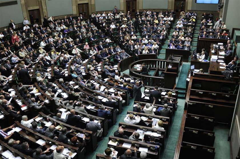 Sejm sięgnął dna... w sondażach