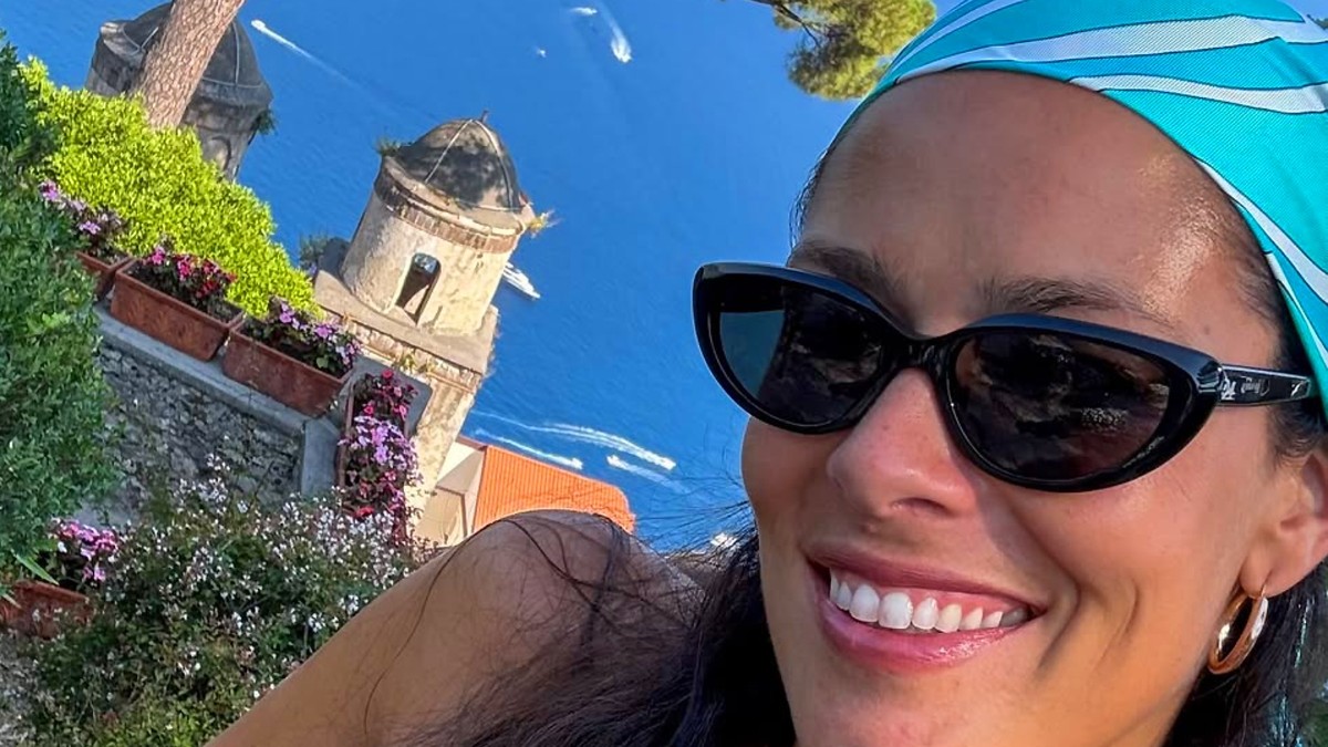 Ana Ivanović zapalila Instagram u kupaćem kostimu sa efektnim detaljima