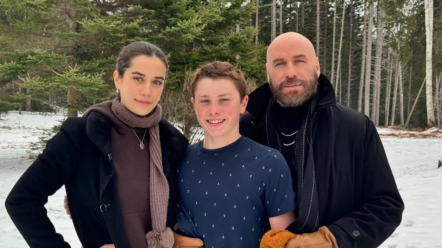 Herec John Travolta s dcérou Ellou a synom Benom.