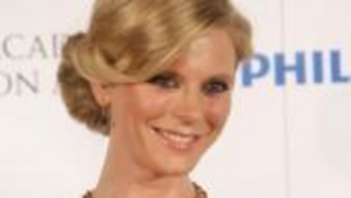 Emilia Fox namawia wszystkie panie do zaliczenia kursu tańca na rurze. Dlaczego? Aktorka przyznała, że odkąd nauczyła się tańczyć na rurze, poczuła się