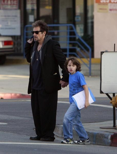 69-letni Al Pacino z  8-letnim synem