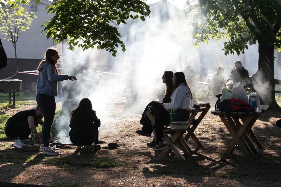 Pripreme za roštilj uveliko teku