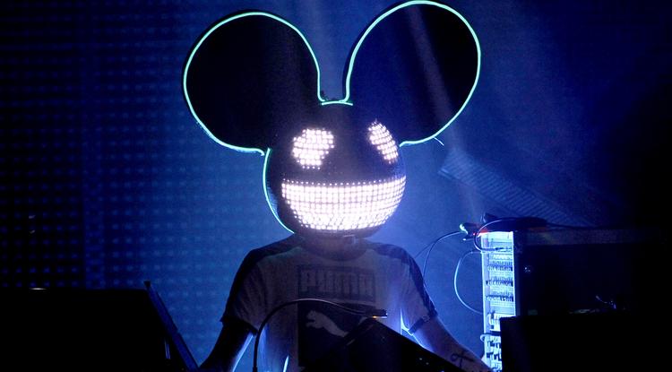 Deadmau5 neve összeforrt a Mickey egér szerű arcmaszkkal, de ennek súlyos ára lett