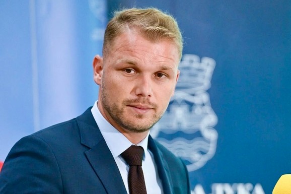 (FOTO) Stanivuković ponovo zadržan i pretresen na granici sa Hrvatskom: "Što je pritisak veći - ja sam mirniji"