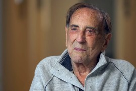 Doktor u 92. godini DOBIO SINA: Od supruge je STARIJI VIŠE OD POLA VEKA, ima i praunuče, ali uveliko radi na PROŠIRENJU PORODICE - sad želi ćerku