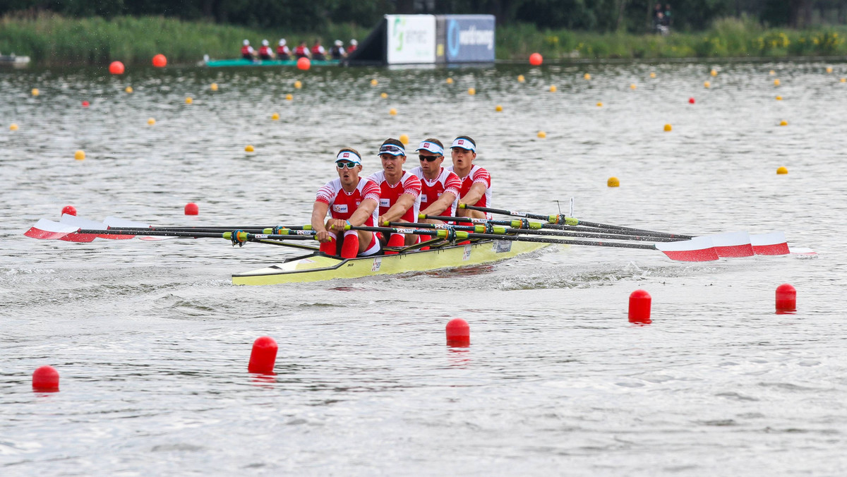 Polska czwórka podwójna płynąca w składzie Mateusz Biskup, Wiktor Chabel, Dariusz Radosz, Mirosław Ziętarski zajęła czwarte miejsce w finale olimpijskiej rywalizacji w Rio de Janeiro. Do wywalczenia medalu zabrakło mniej, niż 1,5 s. Po złoto sięgnęli Niemcy (6.06,81), którzy byli zdecydowanymi faworytami. Srebro wywalczyli Australijczycy (6.07,96), brąz - Estończycy (6.10,65).