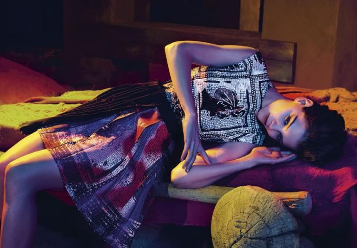 Katie Holmes pozuje w wiosennej kolekcji Miu Miu.