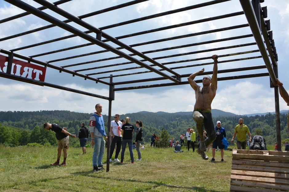 Na stazi dugoj 19 kilometara takmičare čekalo 19 prepreka