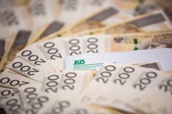 Emerytalna niespodzianka od ZUS! Specjalne, wcześniejsze świadczenie dla roczników 1949-1969