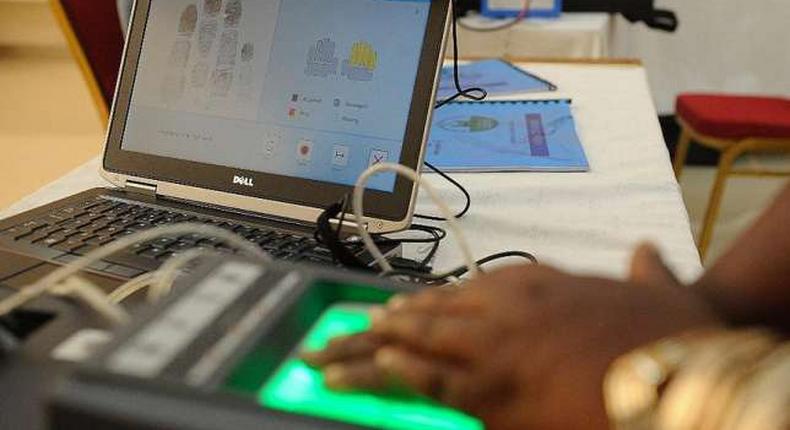 A voter's biometric being collected during an IEBC registration process (Twitter)