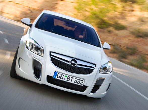 Pod muskułami nerwowo wierzga 325 KM z turbobenzynowego 2.8 V6 i napęd na obie osie