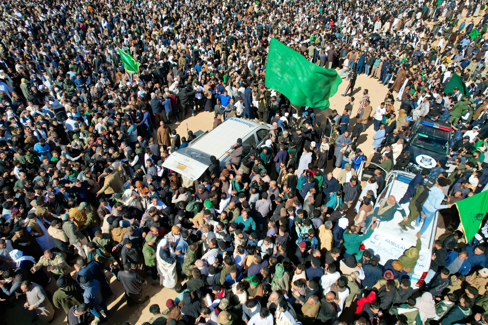 So zosnulým Kaddáfího synom sa rozlúčili tisíce ľudí.