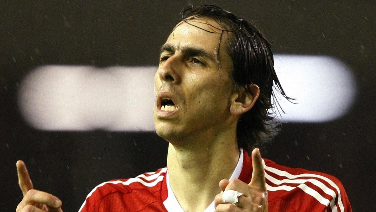 Yossi Benayoun został w piątek nowym piłkarzem Chelsea Londyn. Izraelczyk związał się na trzy lata z klubem ze Stamford Bridge.