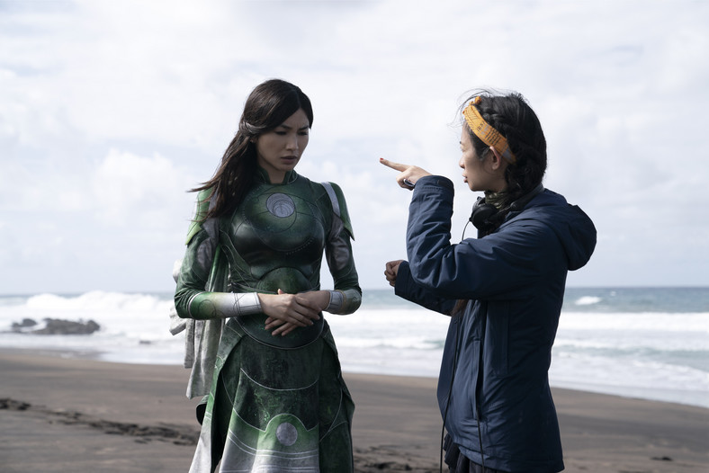Chloé Zhao na planie filmu "Eternals"
