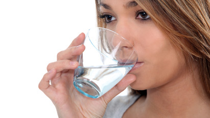Most kiderül, miért érdemes gyakrabban meleg vizet inni