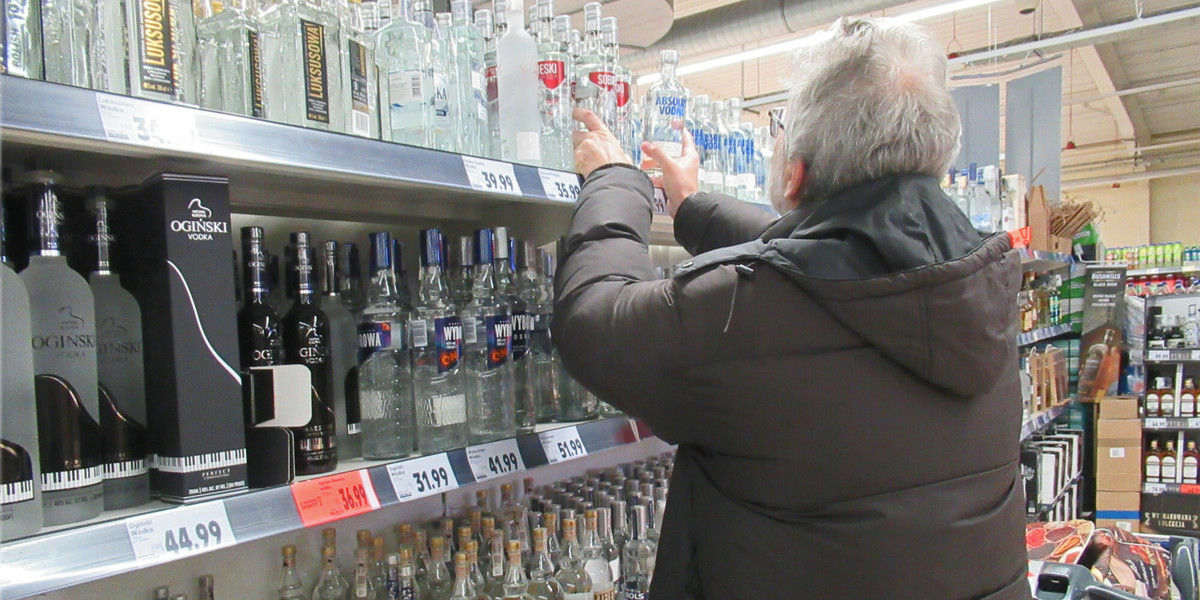Polacy na alkohol wydają równowartość 2 proc. PKB. To prawie tyle, co na armię.