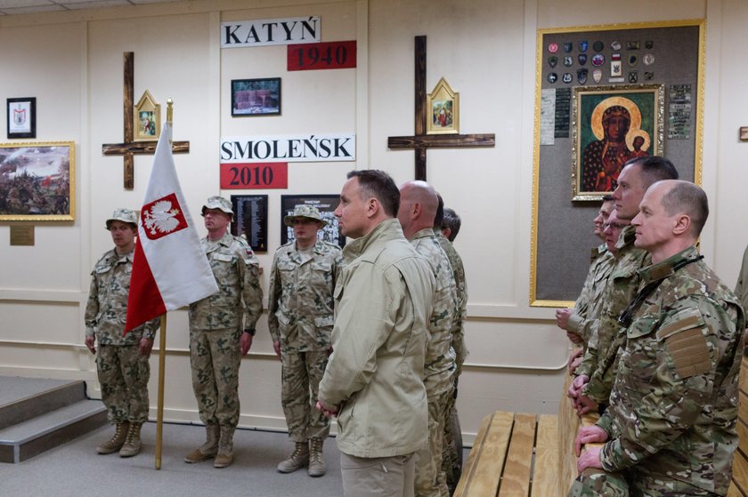 Prezydent Andrzej Duda i minister obrony Mariusz Błaszczak odwiedzili  bazę Bagram w Afganistanie