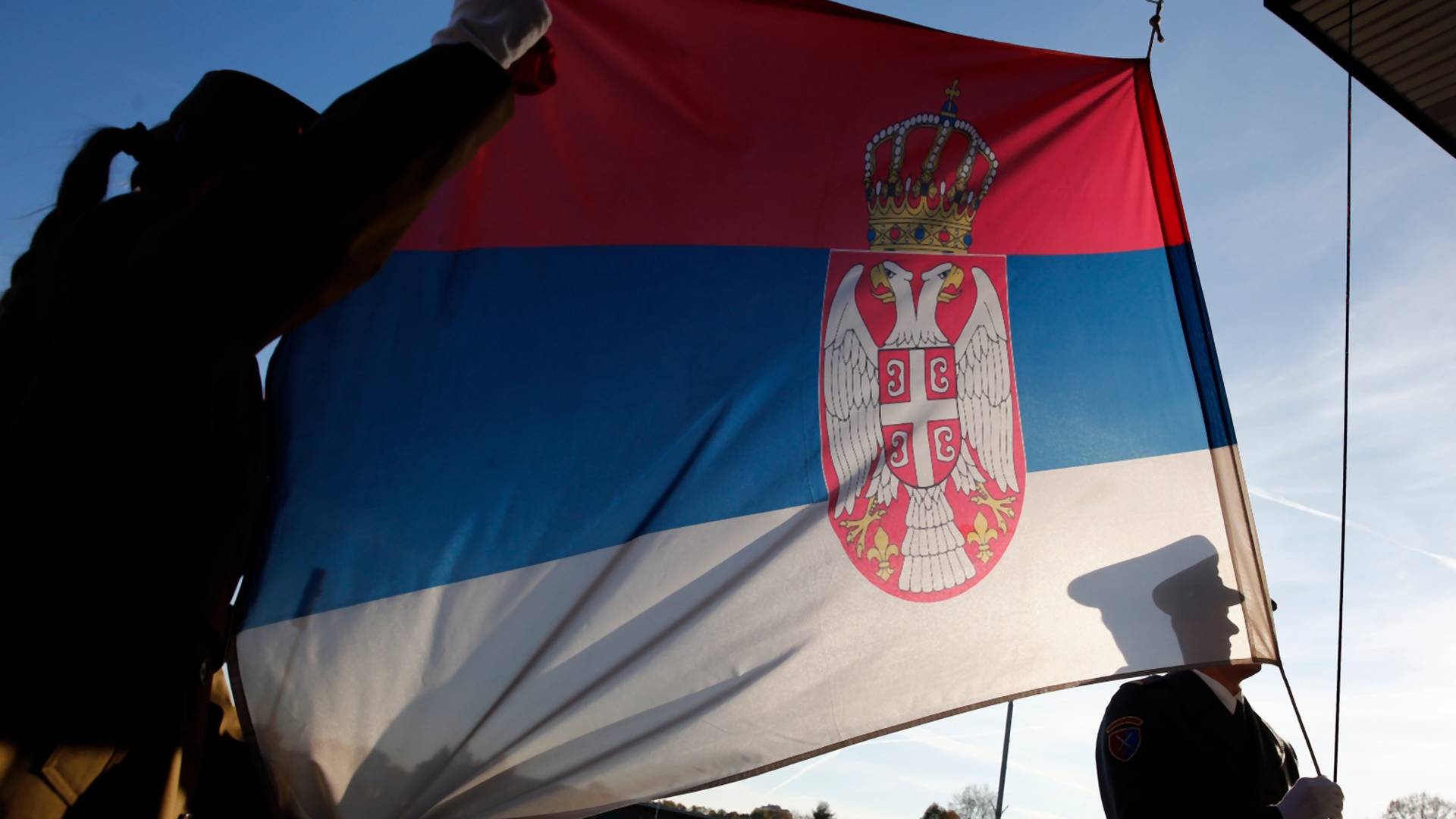 Moram da vam kažem gde da stavite tu novu zastavu Srbije