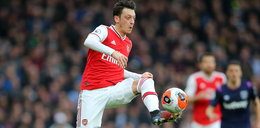 Mesut Oezil uratuje klubową maskotkę Arsenalu!