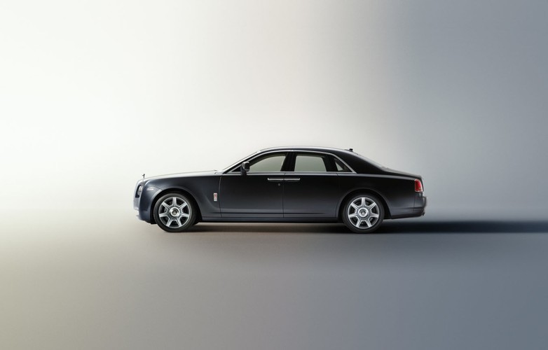 Auto jest mniejsze od flagowego phantoma - od początku do końca mierzy 5,4 m