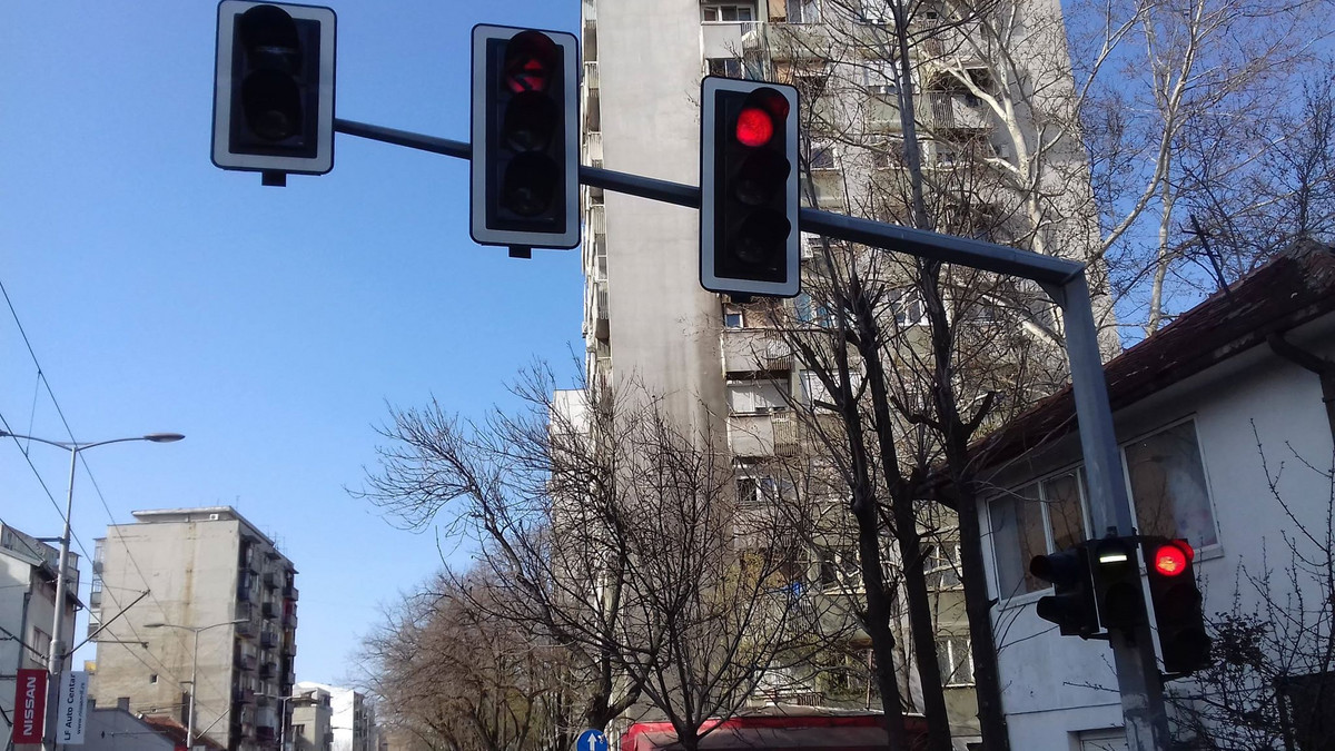 Beograđani, ovo je SPISAK 40 LOKACIJA na kojima KAMERE SNIMAJU prolazak na  crveno, prebrzu i vožnju žutom trakom