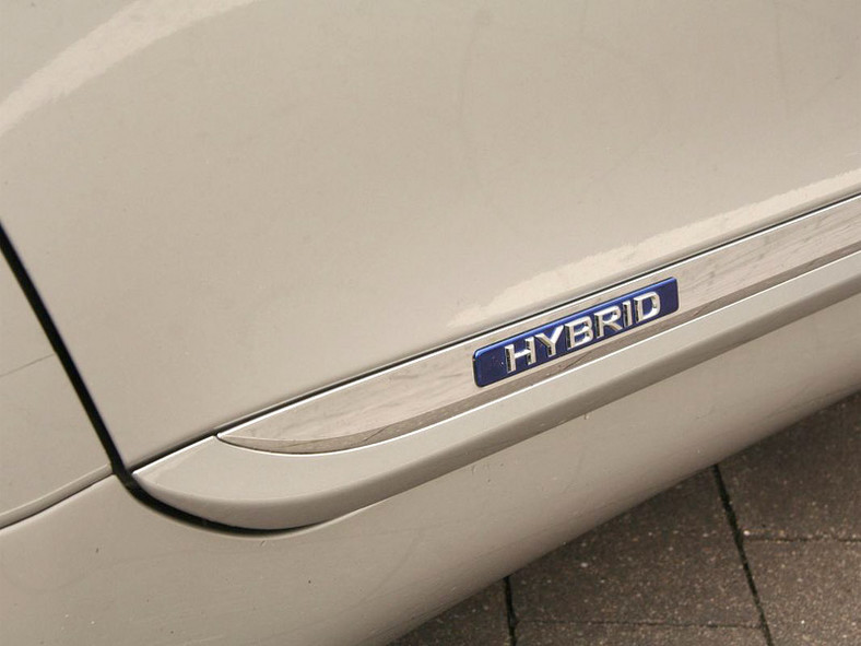 Lexus: hybrydowe wersje modeli GS i LS z większym bagażnikiem