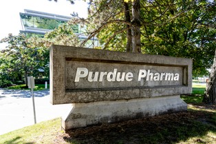 Tylko wielka korporacja może bezkarnie popełnić wielką zbrodnię, czyli o tym, jak Purdue Pharma wywołało epidemię w USA