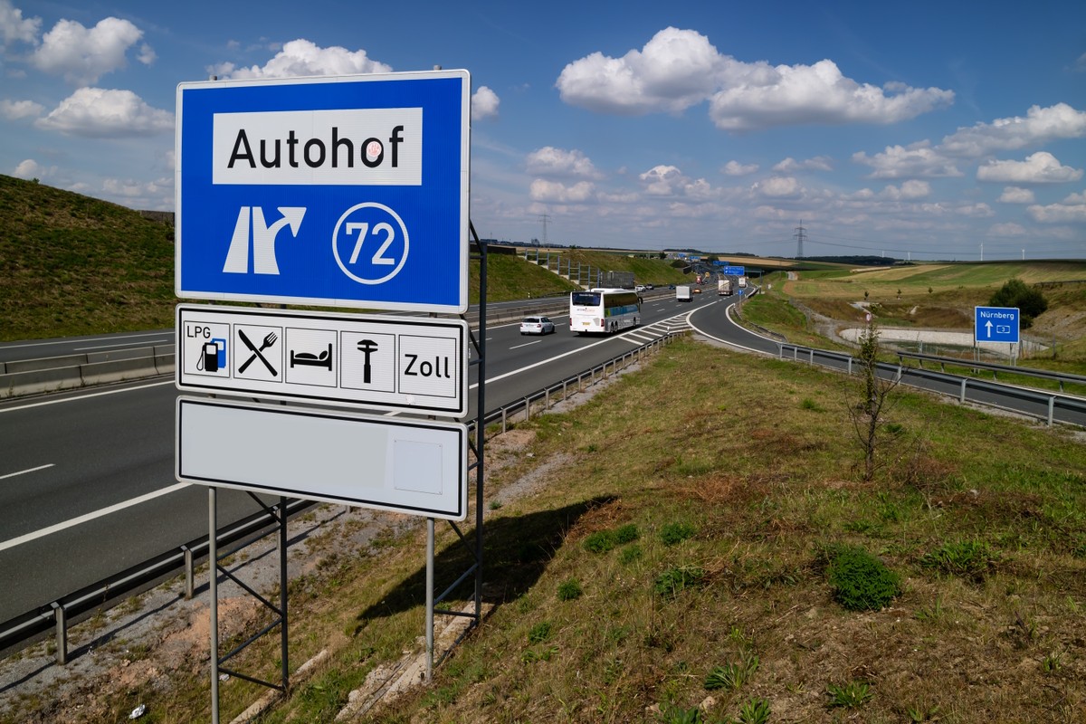 Niemiecki problem dotrze do Polski? Stacje benzynowe ledwo dźwigają elektryczną rewolucję