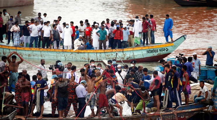 Kompkatasztrófa történt Bangladesben / Fotó: EPA/MONIRUL ALAM 