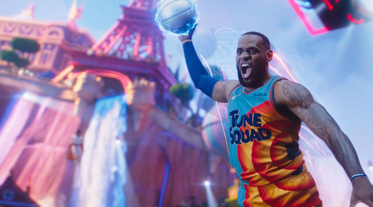 Hiába igazolták le napjaink legismertebb kosarasát a Space Jam 2-be, LeBron James kínos teljesítményt nyújt a filmben / Fotó: Warner Bros