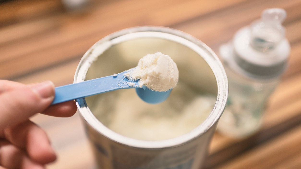 Z trhu sťahujú šaržu výrobkov počiatočnej dojčenskej výživy. (ilustračné foto)