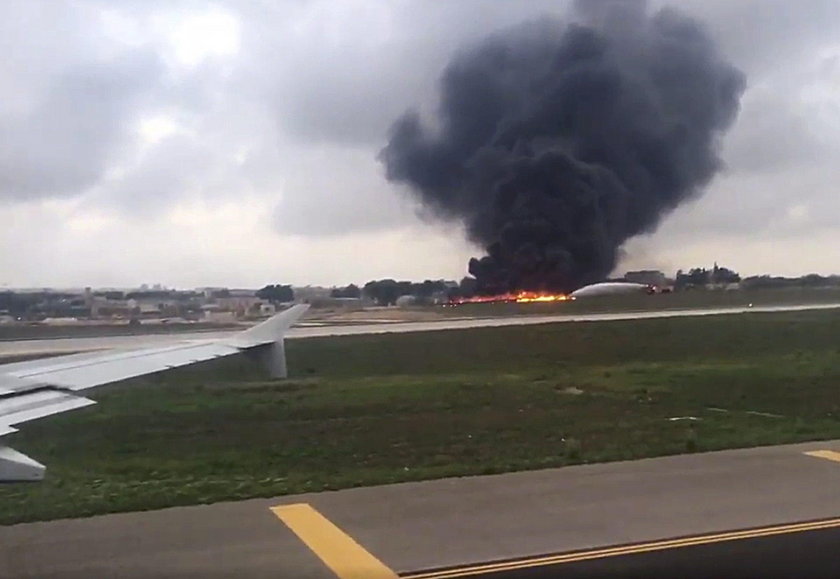 Samolot stanął w płomieniach podczas kołowania