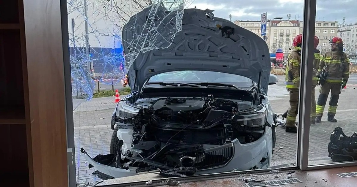 71-latek opuszczał podziemny parking. Stało się coś strasznego. 16-latka ciężko ranna
