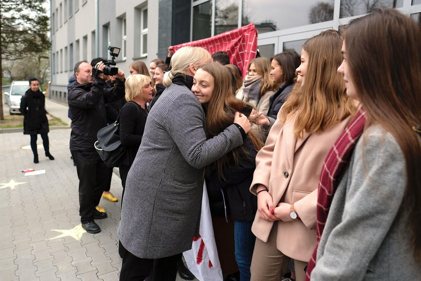 Maturzyści ze "Staszica" w Sosnowcu murem za nauczycielami!