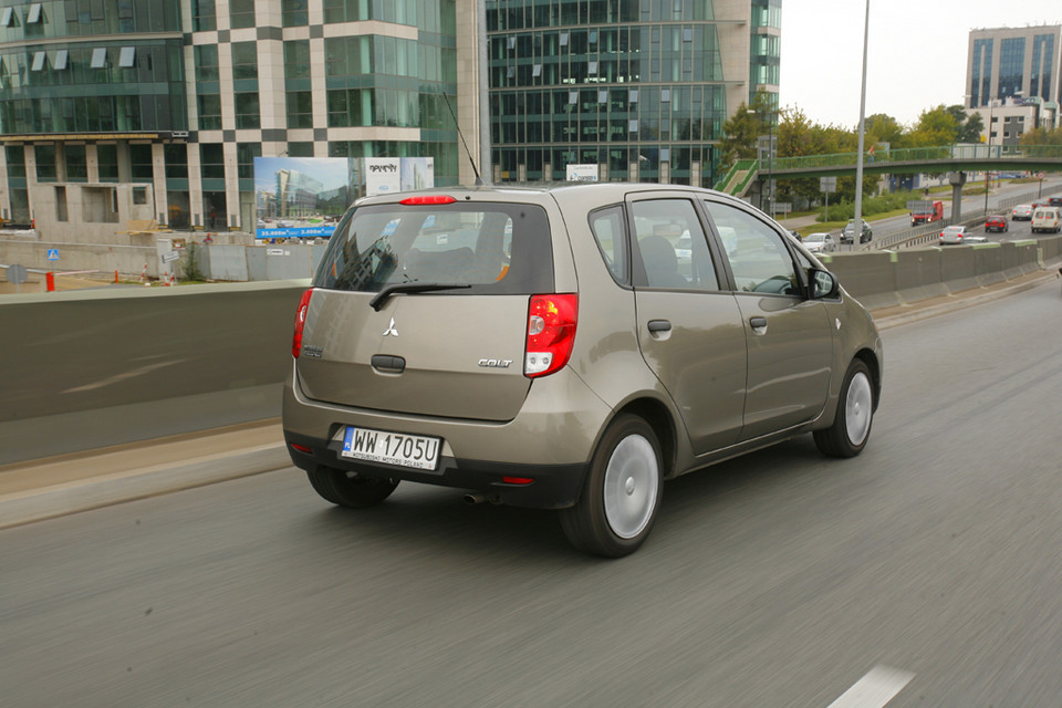 Mitsubishi Colt 1.3 Clear Tec Oszczędza, kiedy stoi