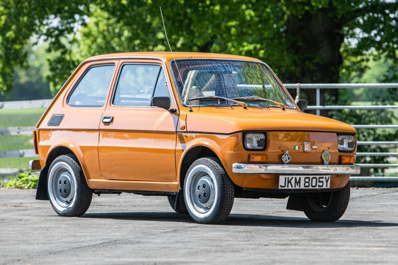 Polski Fiat 126p wystawiony na sprzedaż w renomowanym domu aukcyjnym