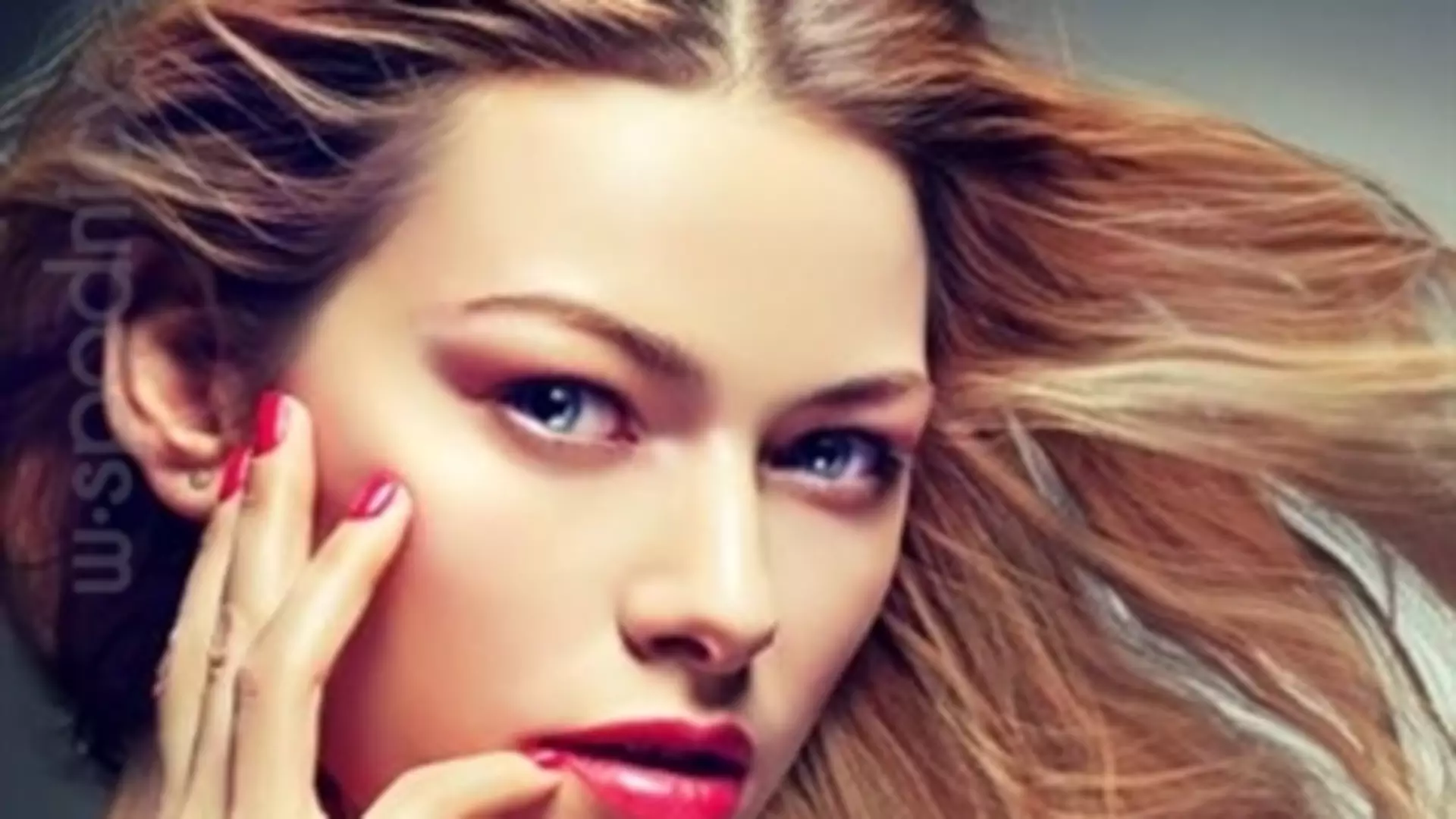 Czarodziejski makijaż: jak optycznie powiększyć małe oczy?