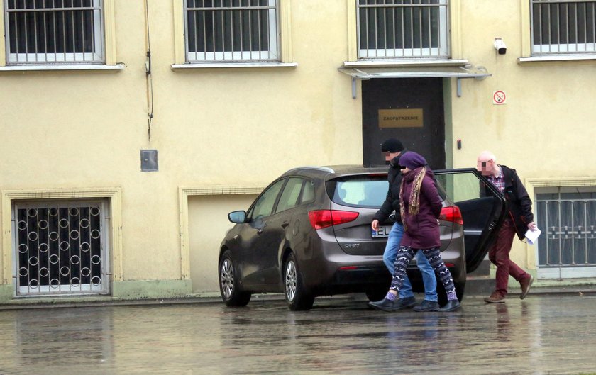 Ojciec i macocha znęcali się nad dziećmi. Ojciec to prawnik z Łodzi i mediator