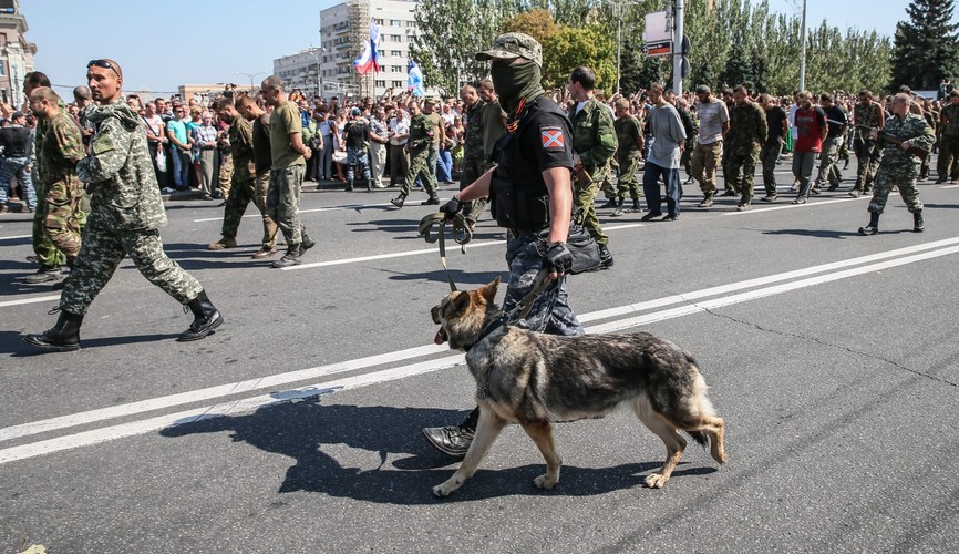 Pochód jeńców ukraińskich w Doniecku
