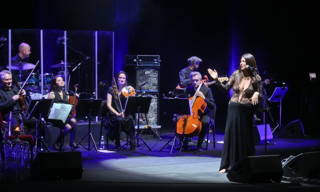 Ive Mendes podczas koncertu w Warszawie; Teatr Wielki - 20 listopada 2016