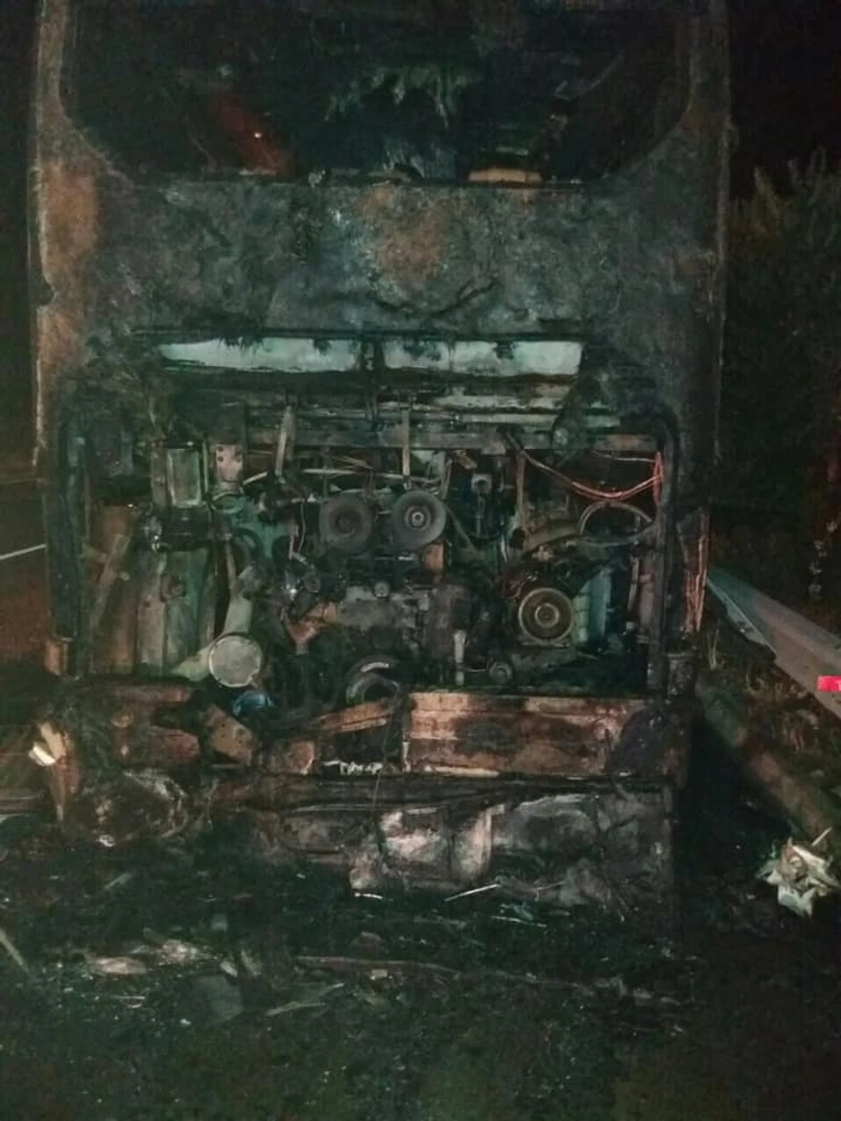 Autobus se zapalio kada je prešao preko dušeka