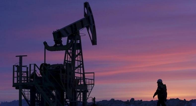 A worker at an oil field owned by Bashneft, Bashkortostan, Russia, in this January 28, 2015 file photo. 