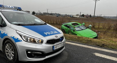 Wsiadł do auta wartego 1 mln zł i dachował. Aż przykro patrzeć na to, co z mercedesa zostało