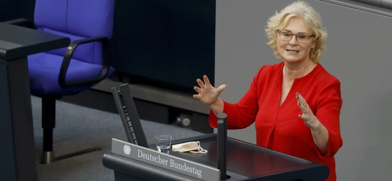 Kontrowersyjny sylwestrowy film niemieckiej minister obrony. Prasa domaga się dymisji Lambrecht
